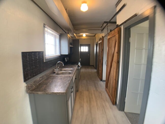 Building Photo - Trendy 2 Bedroom, Downtown Moore