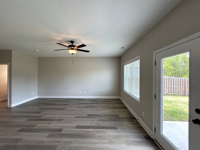 Building Photo - The Landing at Lewis Creek | 4 bedrooms, 2.5 baths