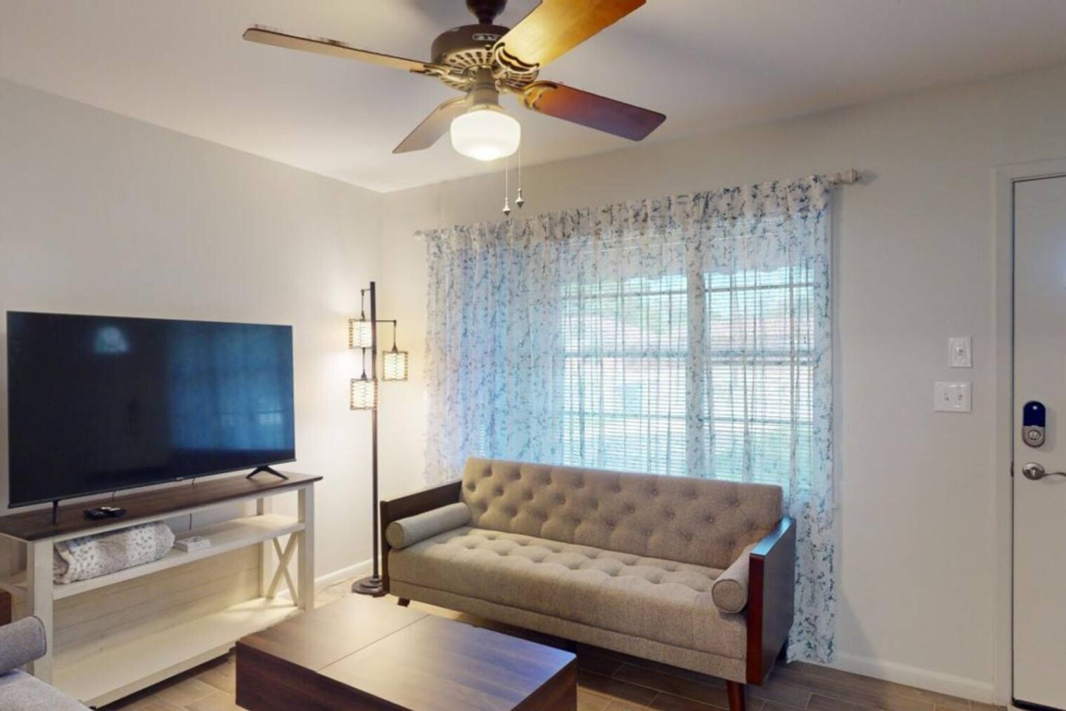 Building Photo - 118 Miller St