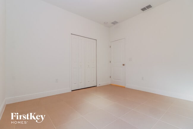 Building Photo - 353 Hibiscus Dr
