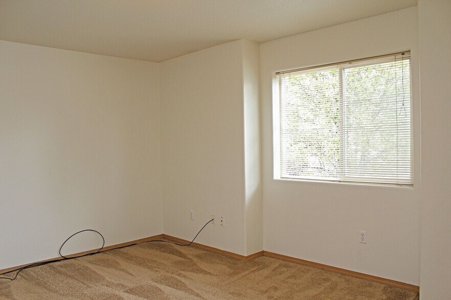 Building Photo - 1971 SE 122nd Ave