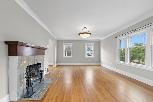 Building Photo - 5Bd/2Ba Seattle Home