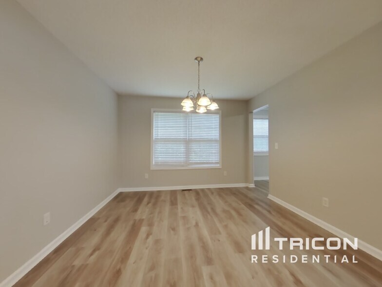 Building Photo - 514 Woodwind Dr