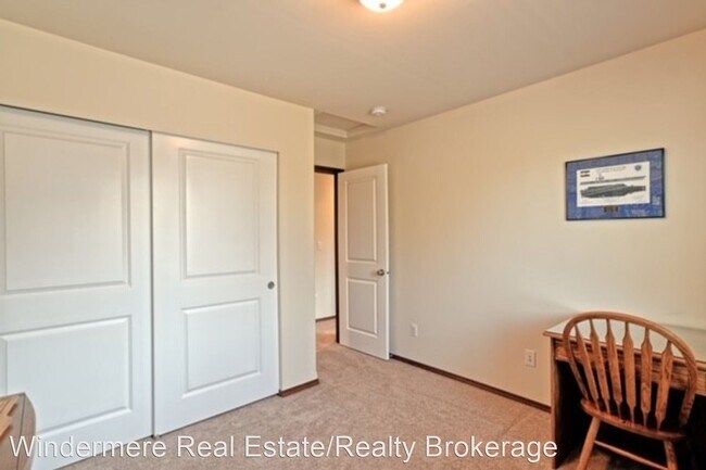 Building Photo - 3 br, 2.5 bath House - 6929 61st Dr NE
