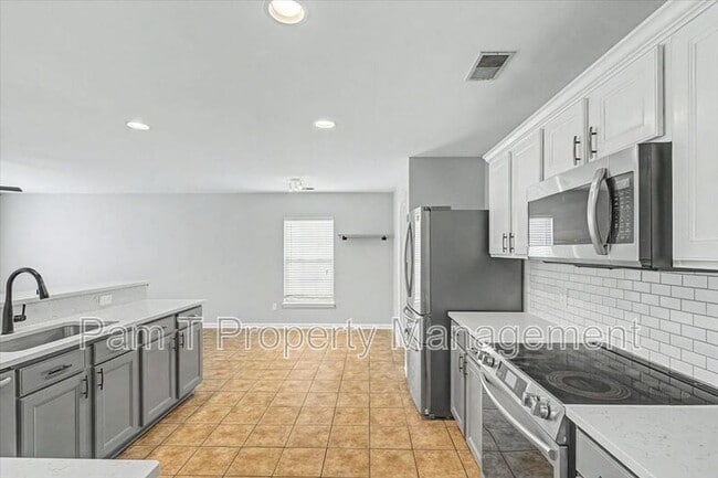 Building Photo - 4 Bainbridge Way