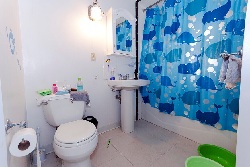 Building Photo - 27 Ashford St