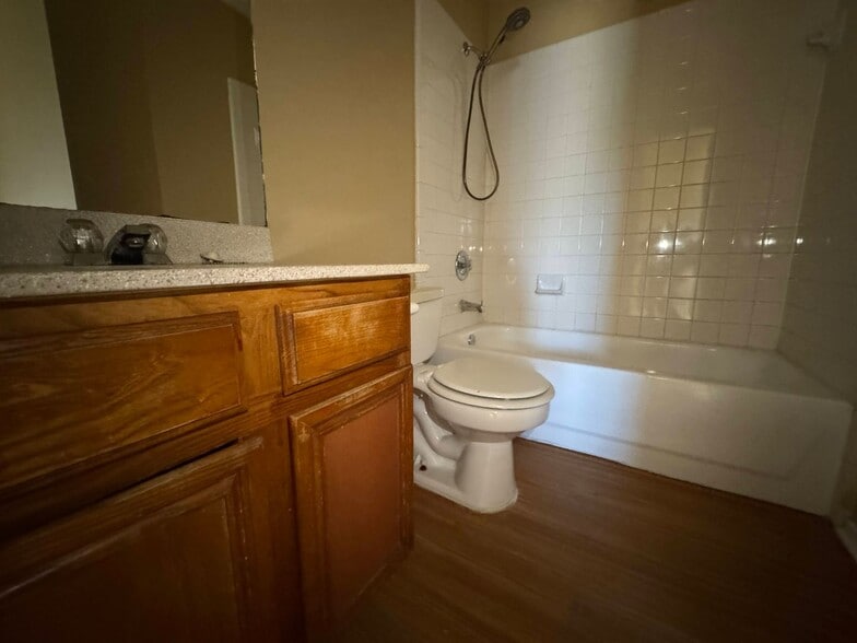 Building Photo - 1709 Cedarhill Dr