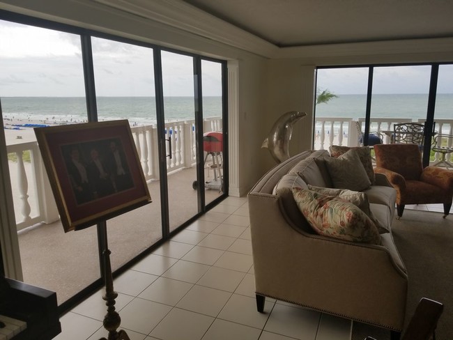 Building Photo - Silver sands direct gulffront 2400 SF condo