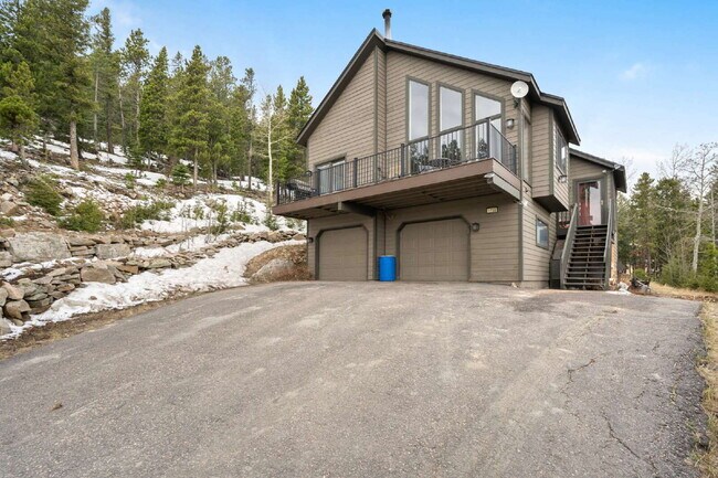 Building Photo - "Charming 3-Bed, 2-Bath Retreat Evergreen'...