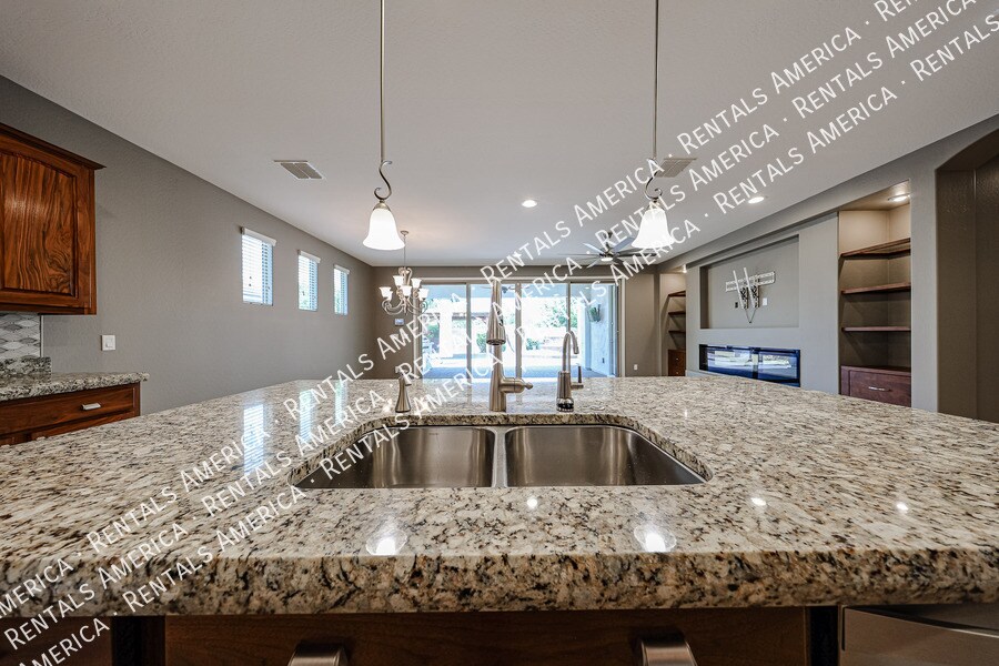 Building Photo - 20658 E Raven Dr