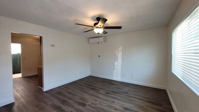 Building Photo - EL CAJON DUPLEX UNIT AVAILABLE NOW