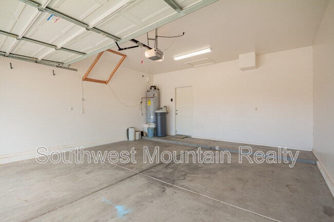 Building Photo - 28123 N Quartz Dr