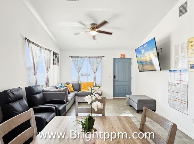 Building Photo - 13244 El Cajon Dr