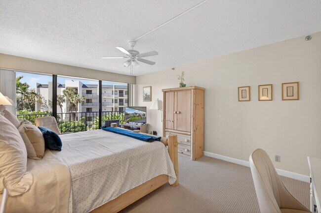 Building Photo - 1300 Jimmy Buffett Mem Hwy