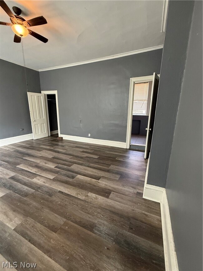 Building Photo - 320 Woodlawn Ave