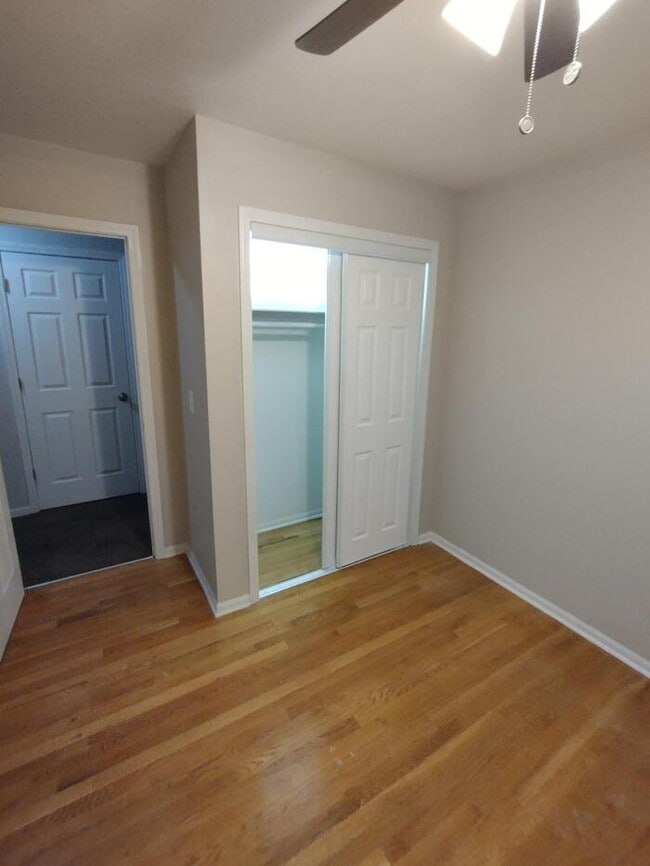 Building Photo - Cozy 3 bedroom and 2 full bath with in a huge duplex in Liberty off I -35.