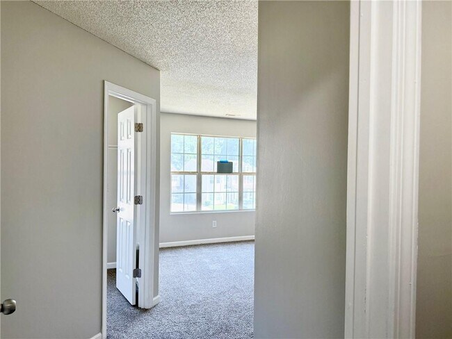 Building Photo - 5481 Sierra Tr