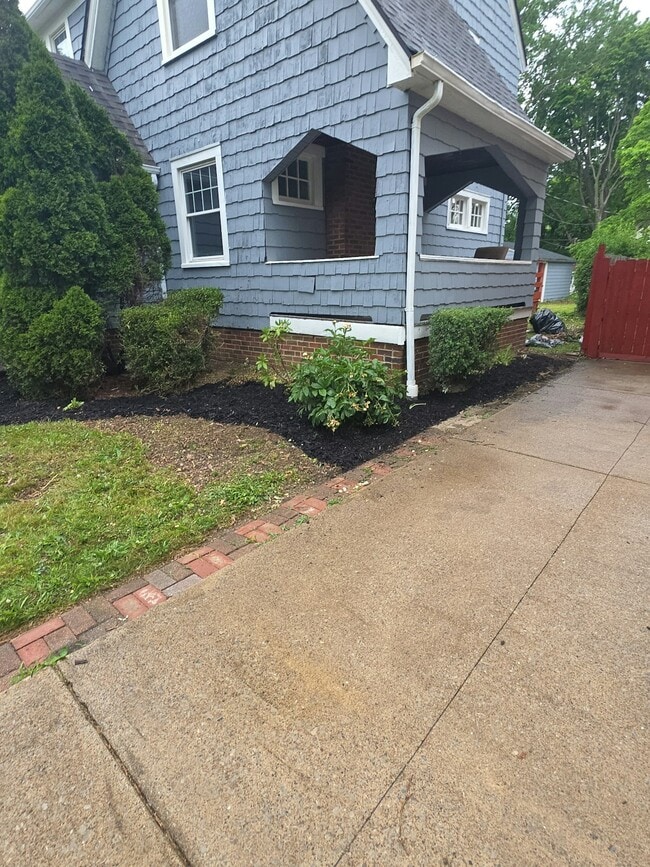 Building Photo - 3953 Elmwood Rd