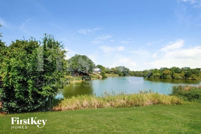 Building Photo - 1830 Lakepoint Dr