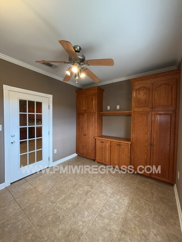 Building Photo - 249 Windsor Garden Dr