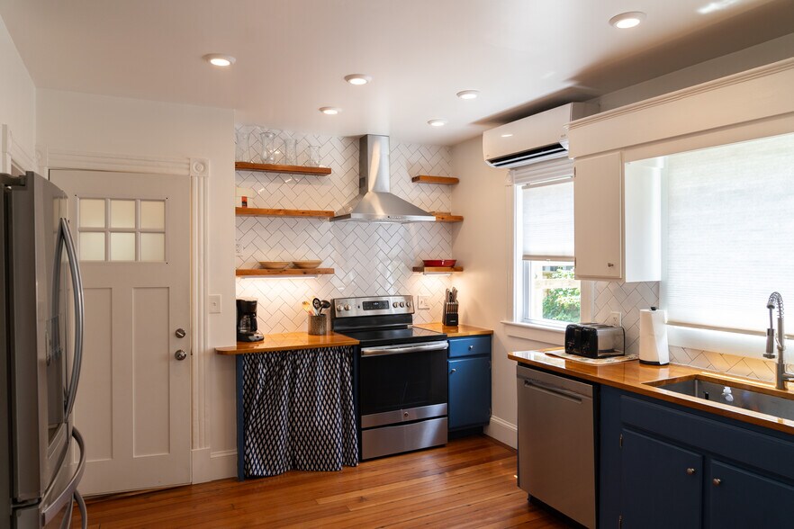 Kitchen Cook - 9 Tyler St