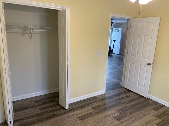 Back Bedroom / Closet - 106 Whitaker Ct