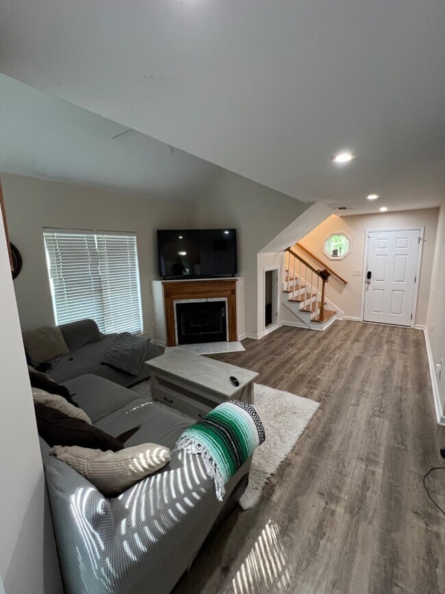 Building Photo - 704 Bunkhouse Dr