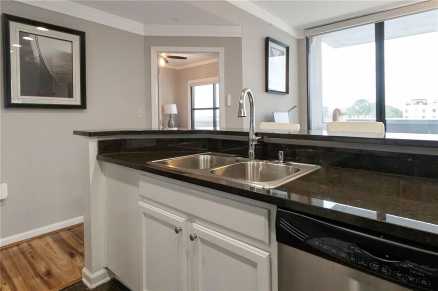 Building Photo - 3040 Peachtree Rd