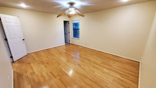 Building Photo - 1 Pine Way Ct