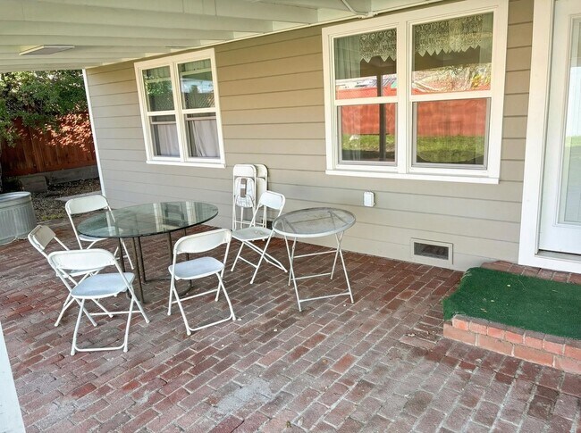 Building Photo - Charming 3-Bedroom Home with Inviting Outdoor Space