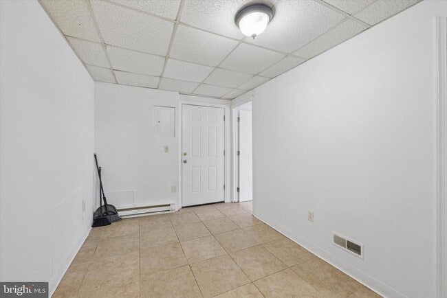 Building Photo - 909 Springfield Rd