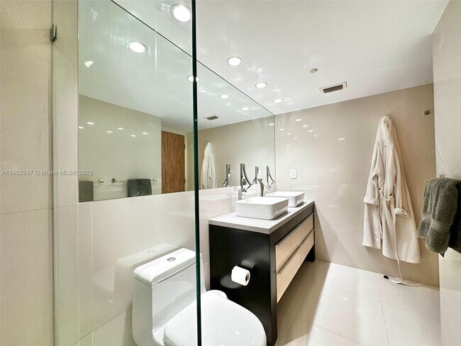 Building Photo - 7330 Ocean Terrace