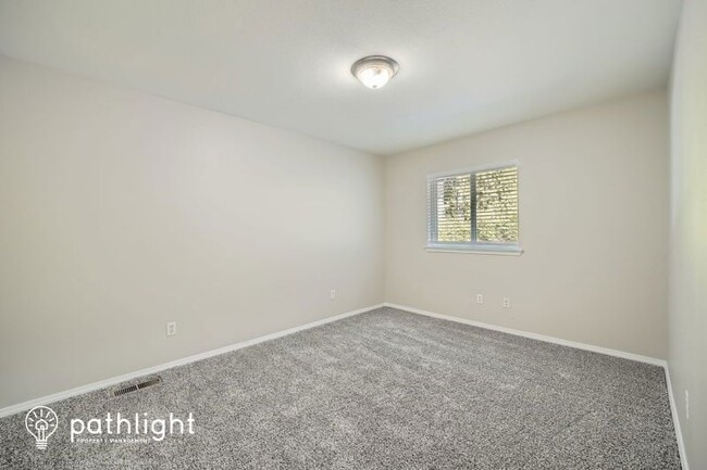 Building Photo - 1621 5th St SE