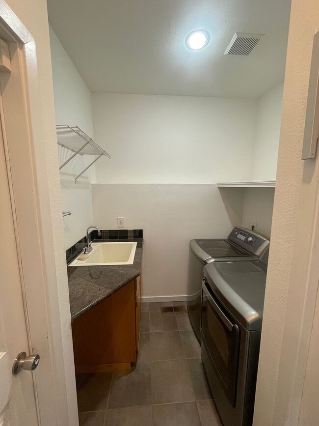 Building Photo - 2 Bed, 2 Bath Serene Waterfront Port Ludlow Condo For Rent!