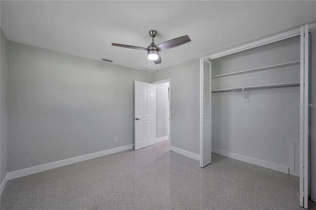 Building Photo - 201 S Fernwood Ave