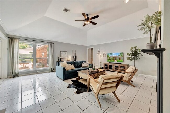 Building Photo - 15402 Willow Shores Dr