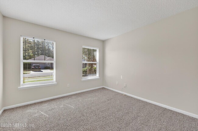 Building Photo - 9205 Redtail Dr