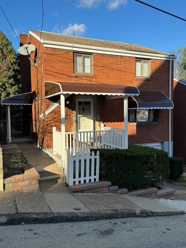 Primary Photo - Cozy 3 Bedroom 1 Bathroom House