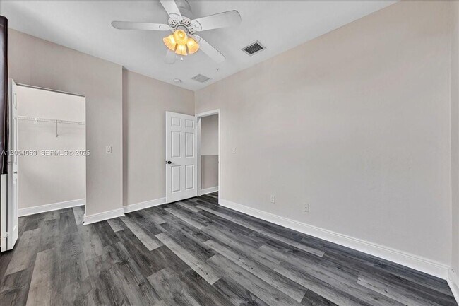 Building Photo - 995 SW 147th Ave