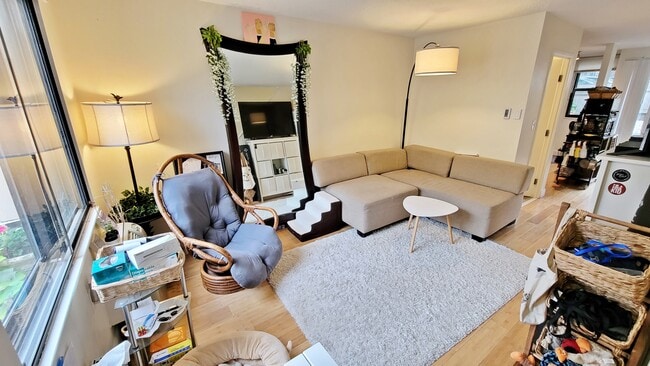 Building Photo - 130 Centre St