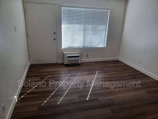 Building Photo - 1955 Grande Cir