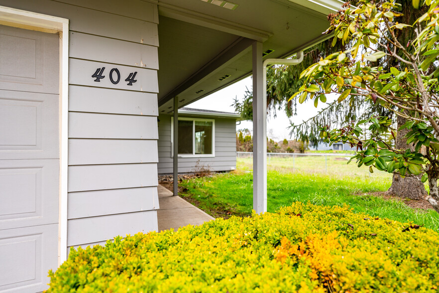 Building Photo - 404 Hillview Dr