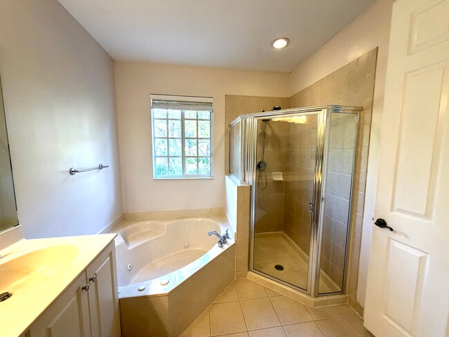 Building Photo - 7407 Briella Dr