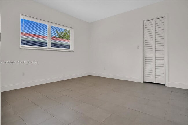 Building Photo - 1241 NW 25th St