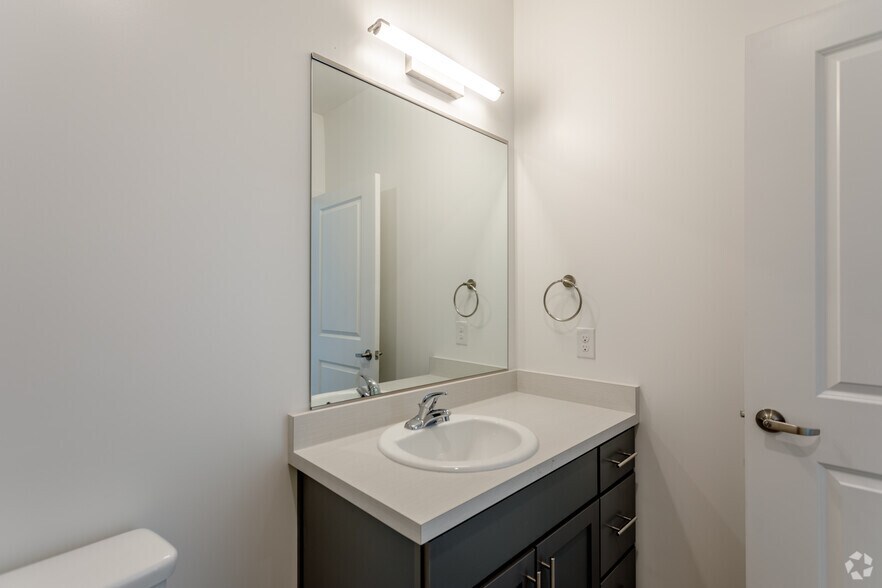 2BR, 1BA - 850 SF - Alameda View