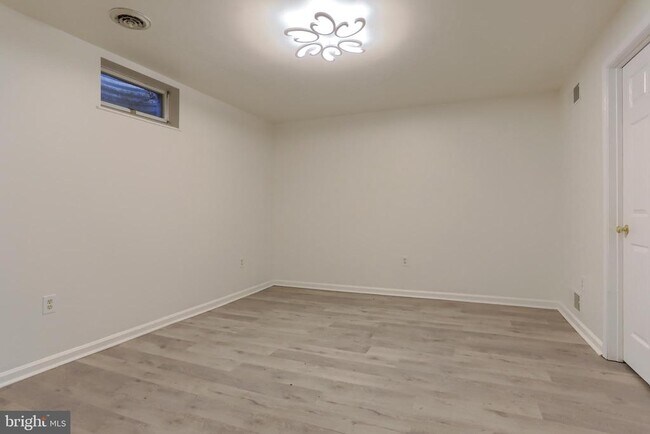 Building Photo - 2065 Raleigh Rd