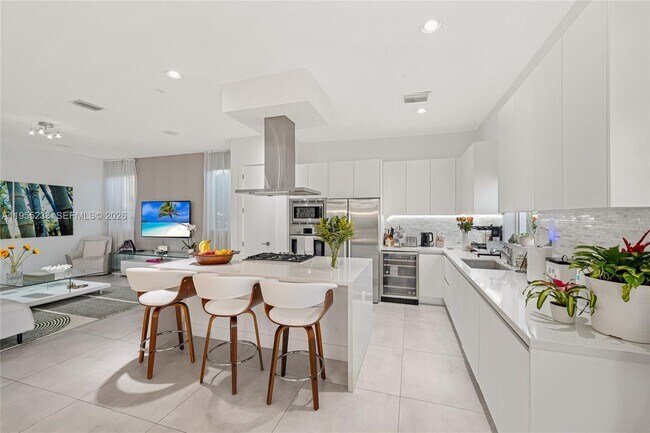 Building Photo - 7515 NW 99th Ave