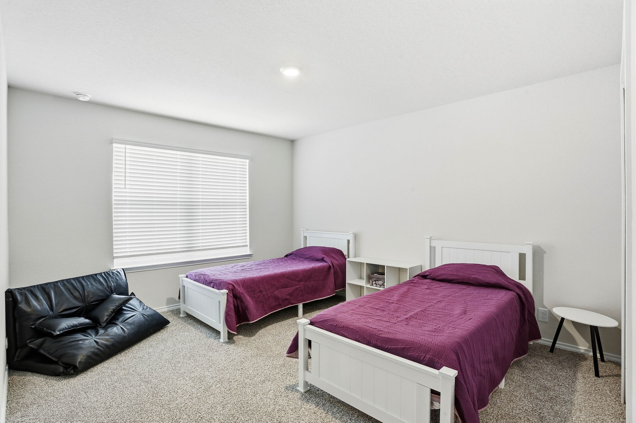 Building Photo - Room in House on Navidad Pike