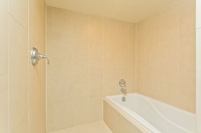 Building Photo - Luxury Living in Waikiki - Allure Waikiki ...