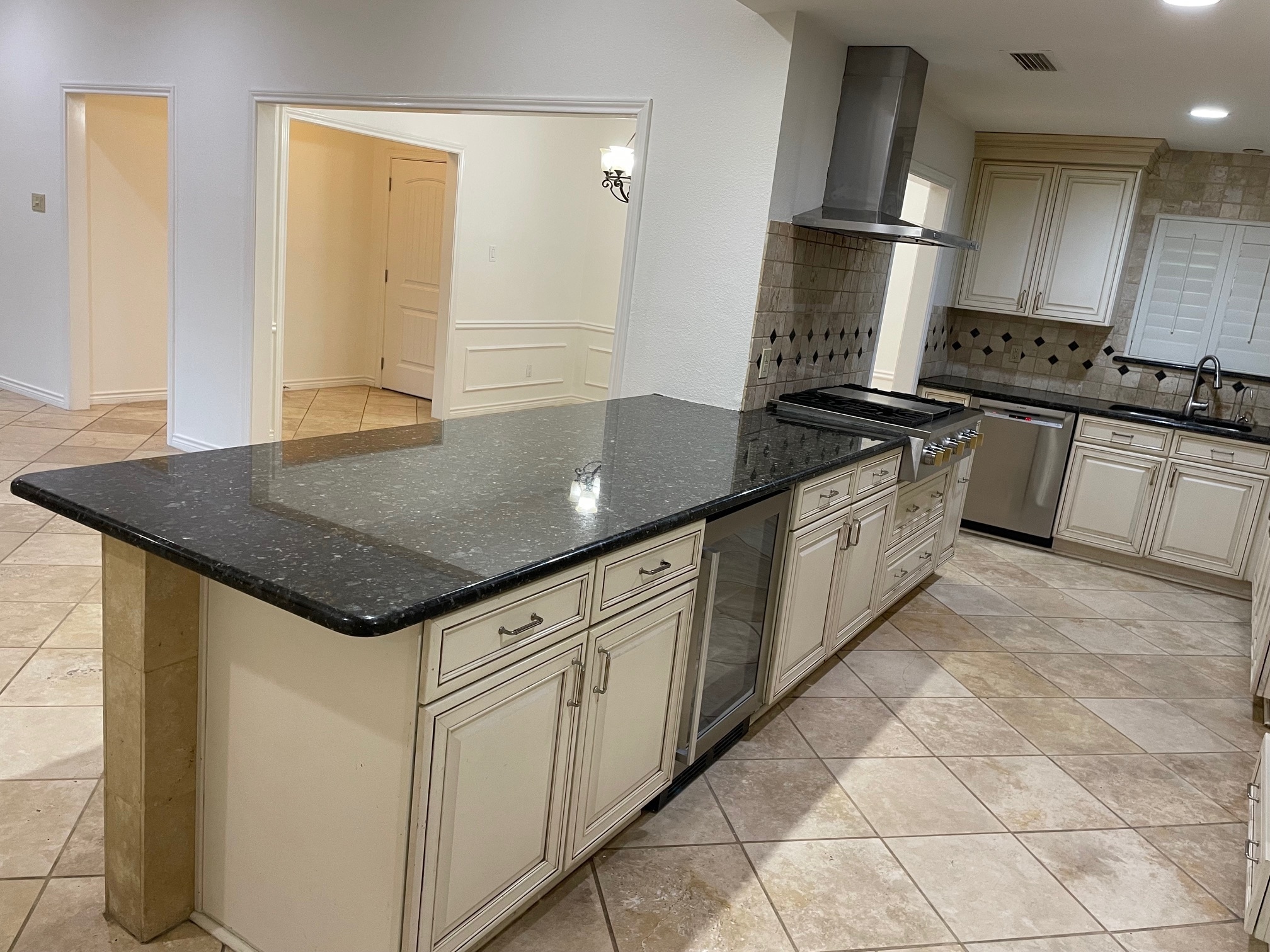 Building Photo - 737 Robin Ln